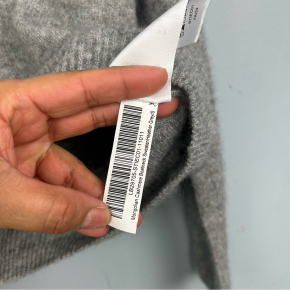 Quince Gray Crew Neck Sweater - Picture 10 of 11